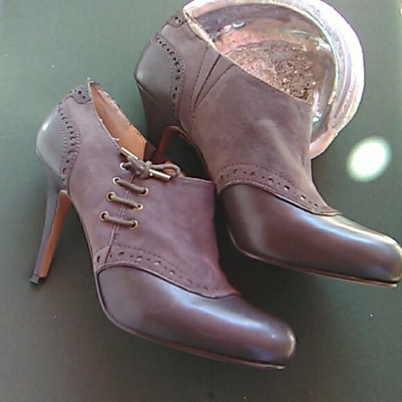 Circa Joan and David Booties - Picture 2 of 8